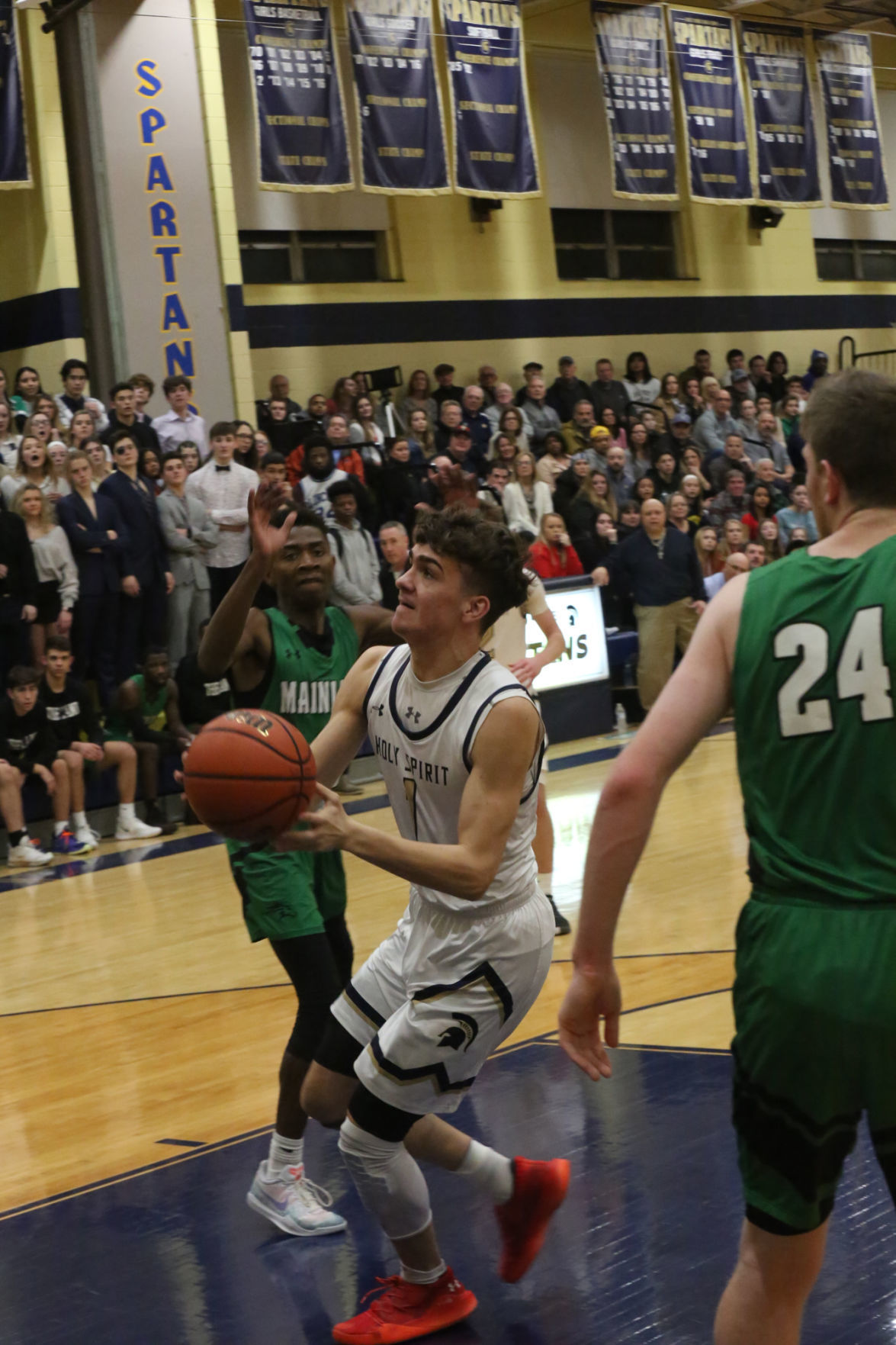 Holy Spirit Mainalnd boys basketball
